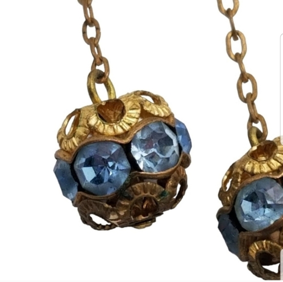 VINTAGE 1940s GOLDTONED & BLUE AUSTRIAN CRYSTAL SCREW BACK DROP STYLE EARRINGS - Picture 4 of 5